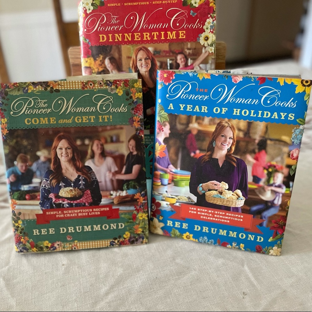 Pioneer Woman Cookbook + Stand Combo